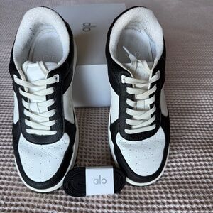 Alo Yoga Recovery Sneakers